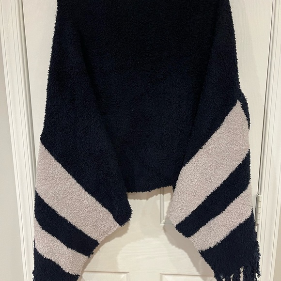 Barefoot Dreams One Size Fits All Poncho NWT - Picture 8 of 8